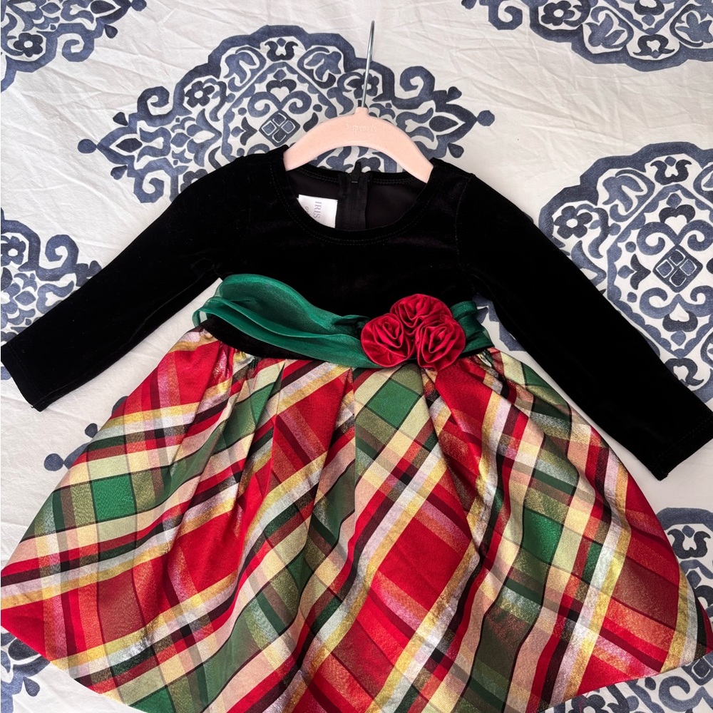 Iris & Ivy Black Velvet Dress with Green Accent